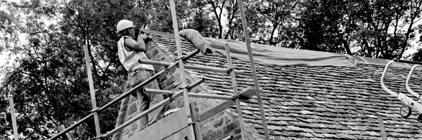 workers_on_roof